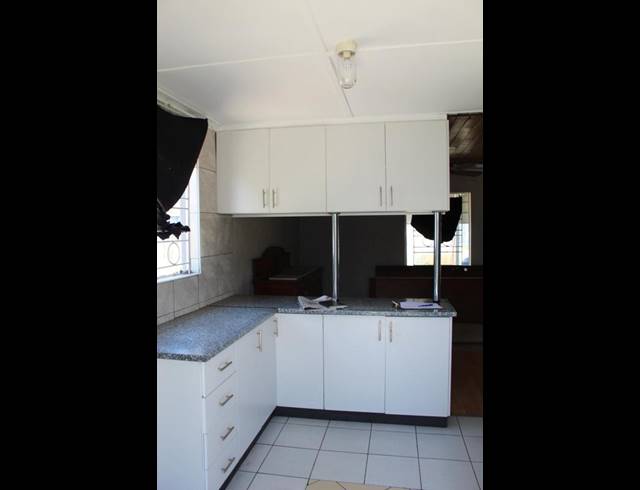 2 BEDROOM PROPERTY TO RENT IN ACACIAVALE